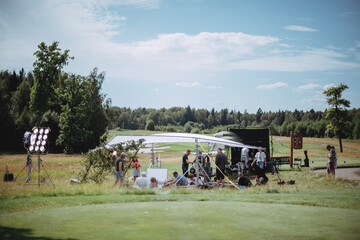 、为什么说旅游使人们产生了“空间距离”和“时间距离“,其依据是什么-