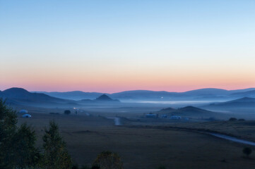 、为什么说旅游使人们产生了“空间距离”和“时间距离“,其依据是什么-